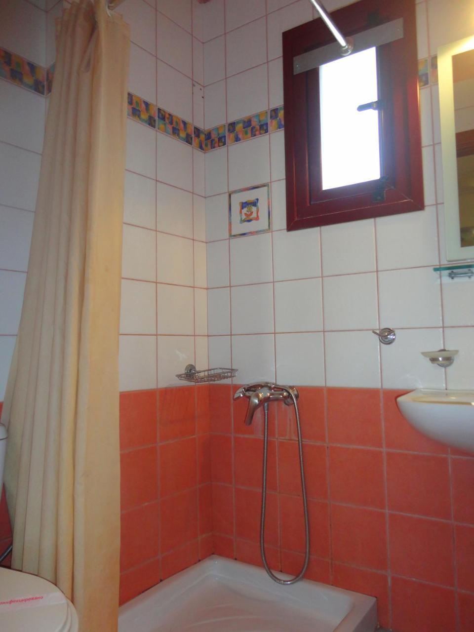 Lirio Guest House Makrakómi Esterno foto