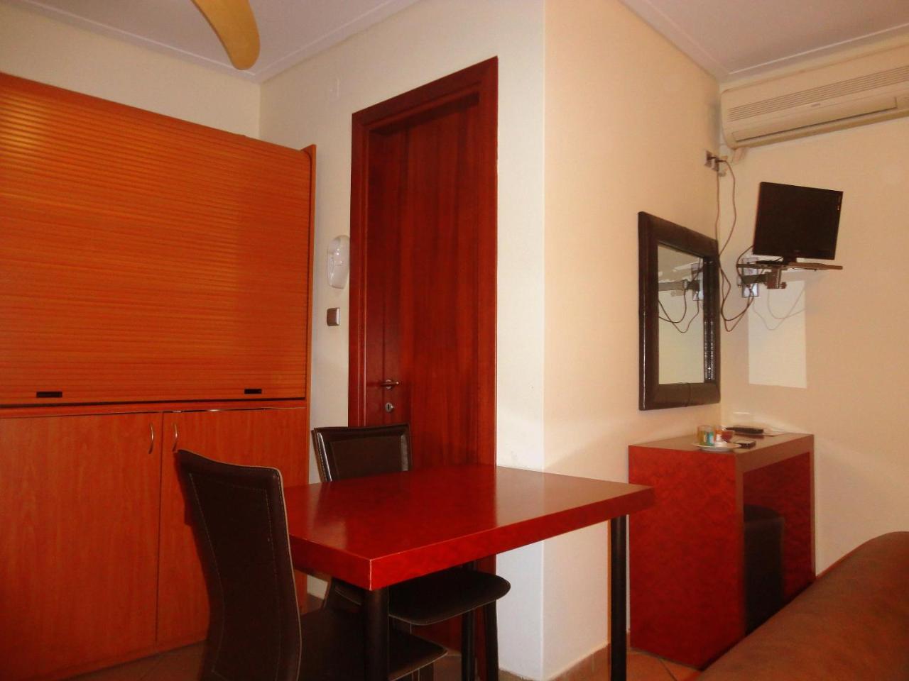 Lirio Guest House Makrakómi Esterno foto