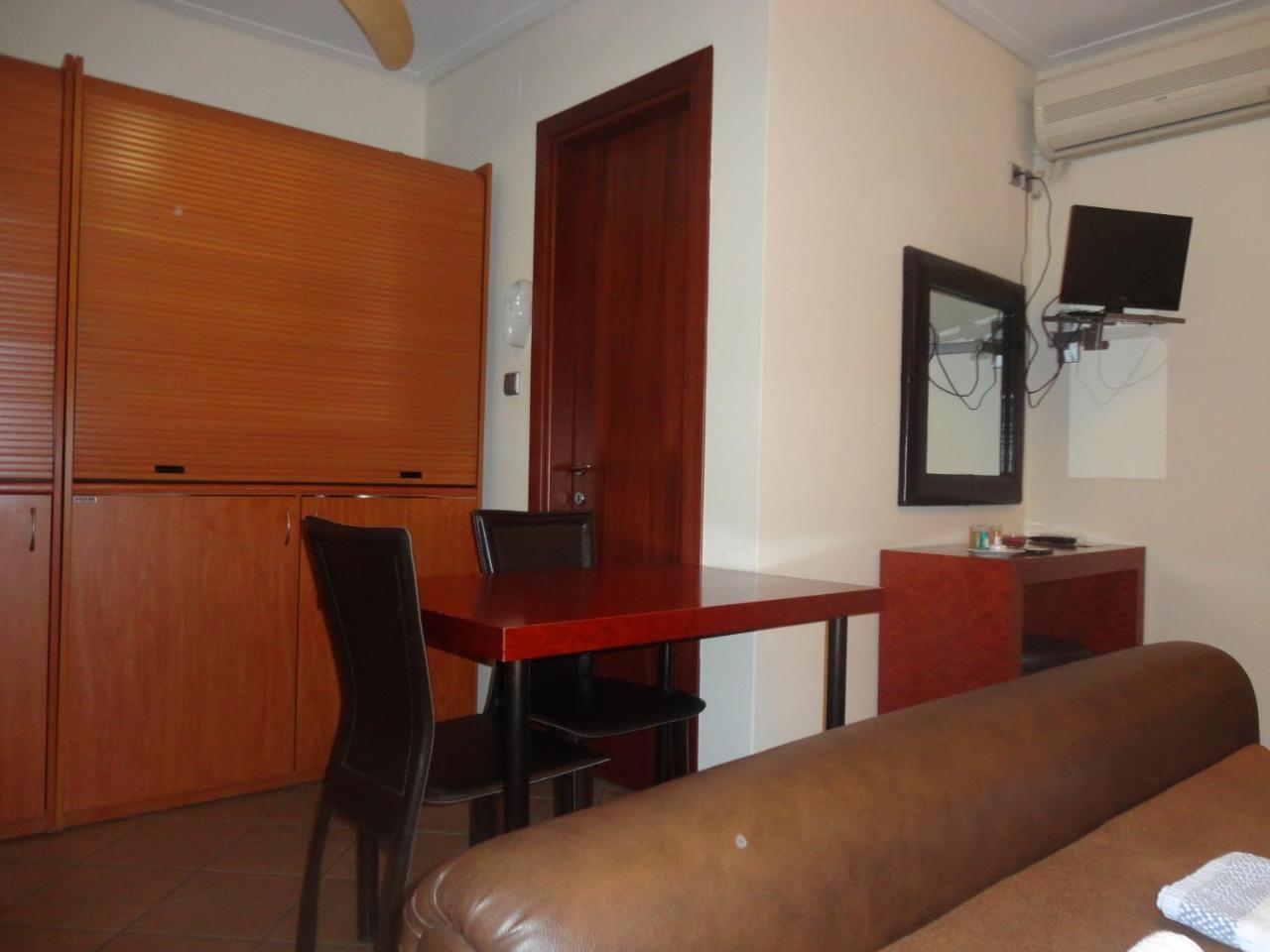 Lirio Guest House Makrakómi Esterno foto