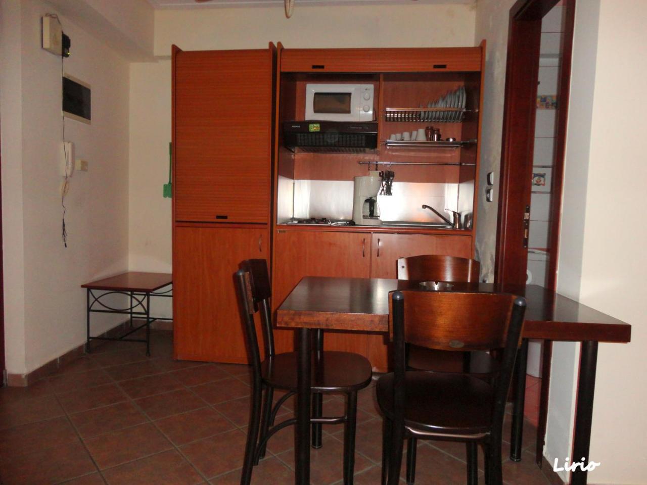 Lirio Guest House Makrakómi Esterno foto