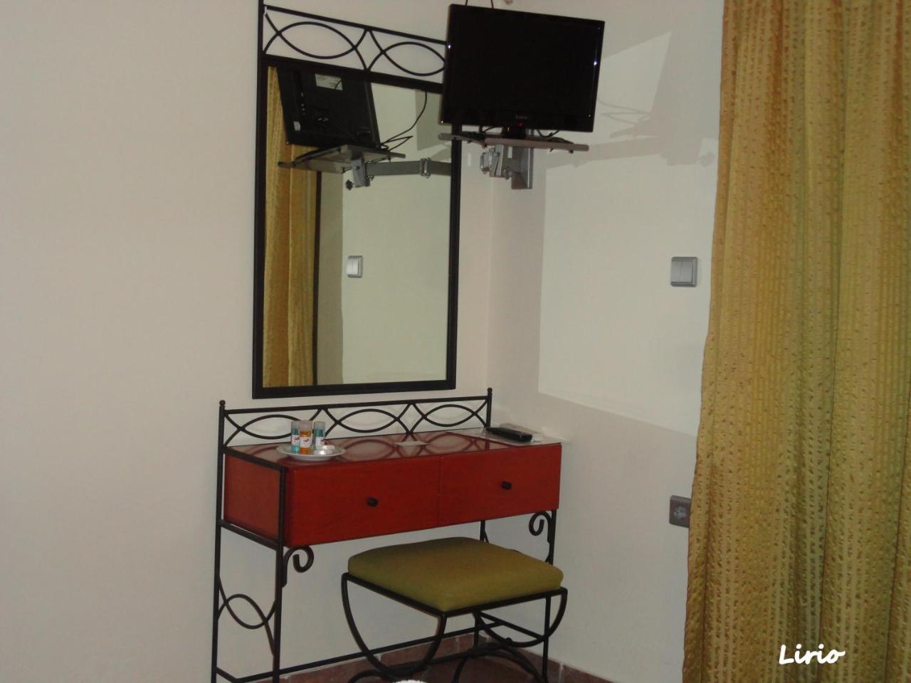 Lirio Guest House Makrakómi Esterno foto